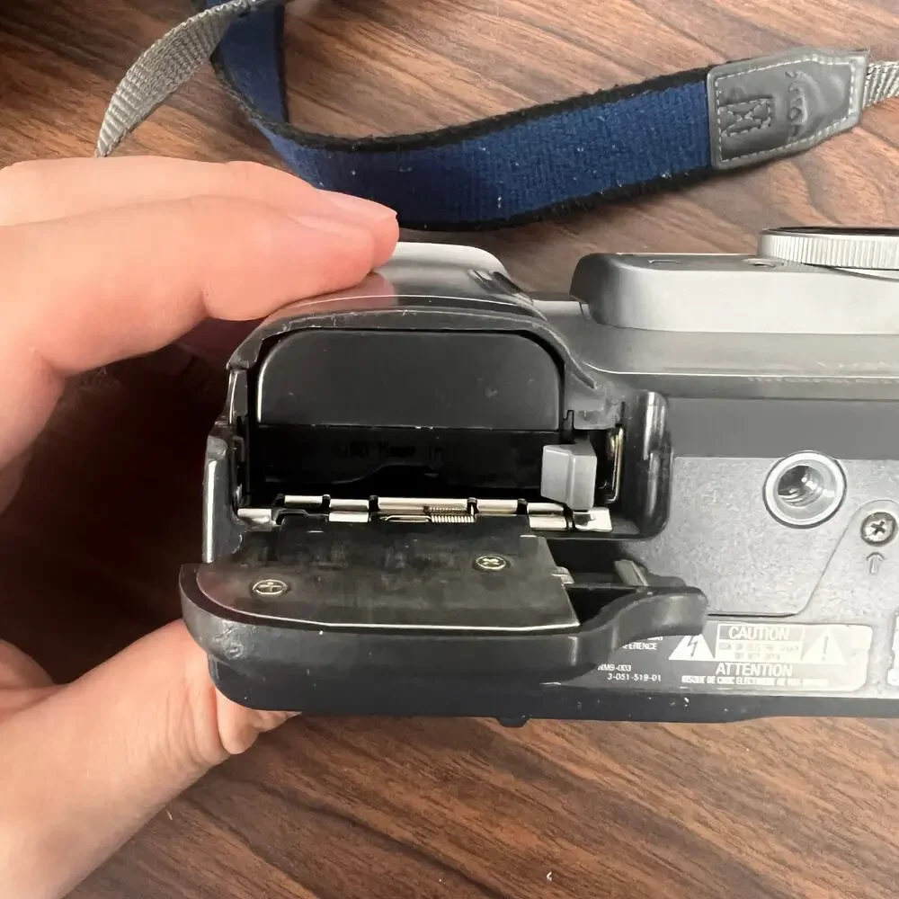 Sony Mavica MVC-FD83 Digital Camera Silver With Case For Parts / Repair